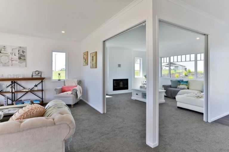 Photo of property in 34 Karoro Road, One Tree Point, 0118
