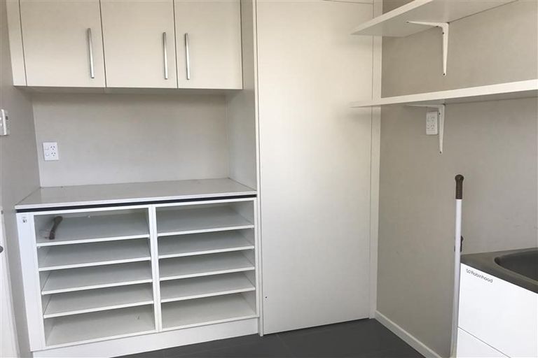 Photo of property in 10 Carbine Road, Mount Wellington, Auckland, 1060