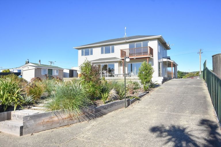 Photo of property in 17 Palmer Place, Taieri Beach, Taieri Mouth, 9091