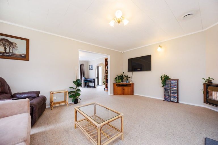 Photo of property in 46 Chatsworth Place, Highbury, Palmerston North, 4412