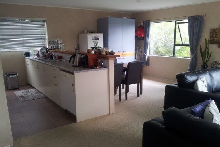 Photo of property in 3/75 Stanley Road, Glenfield, Auckland, 0629