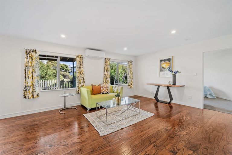 Photo of property in 25 Ballyboe Place, Pinehill, Auckland, 0632