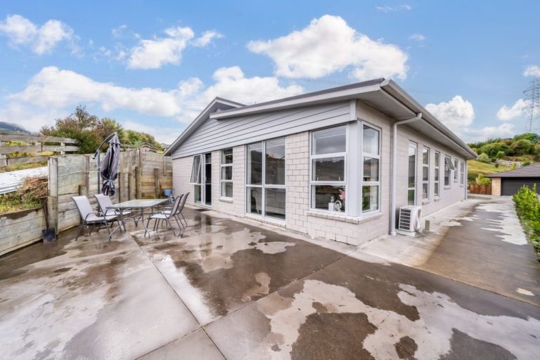 Photo of property in 31 Percy Kinsman Crescent, Riverstone Terraces, Upper Hutt, 5018