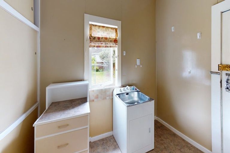 Photo of property in 12 Saint Leonard Street, Saint Johns Hill, Whanganui, 4501