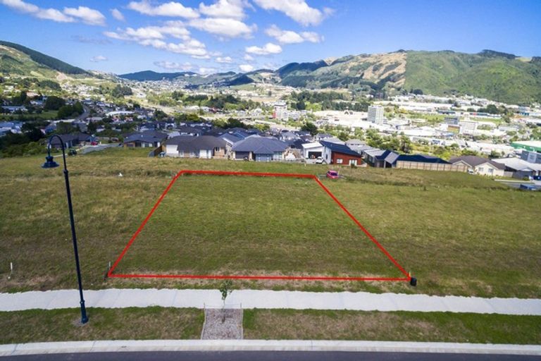 Photo of property in 30 Te Hoiere Street, Aotea, Porirua, 5024