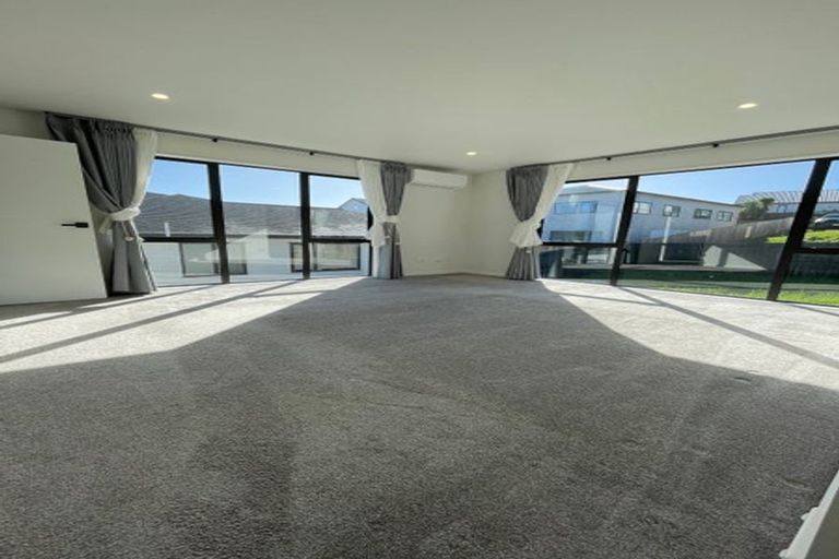 Photo of property in 4 Celestial Crescent, Orewa, 0931