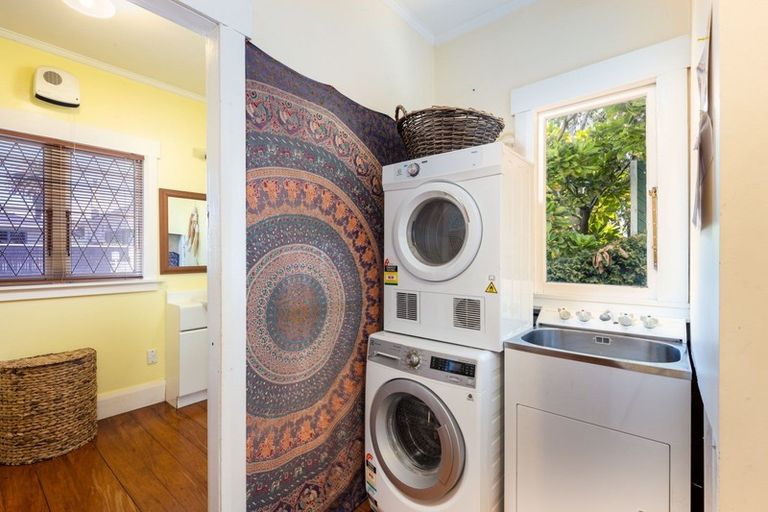 Photo of property in 162 Saint Aubyn Street, New Plymouth, 4310