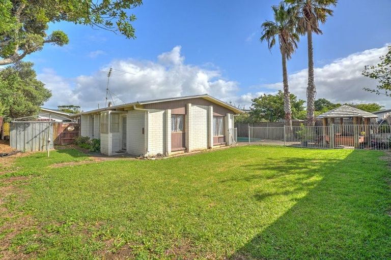 Photo of property in 10 Sealand Place, Mangere Bridge, Auckland, 2022