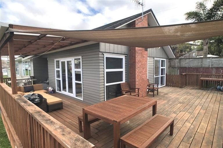 Photo of property in 143 Tiroroa Avenue, Te Atatu South, Auckland, 0610