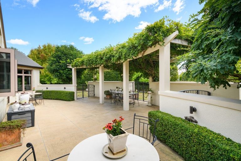 Photo of property in 5 Waicola Drive, Fitzherbert, Palmerston North, 4471