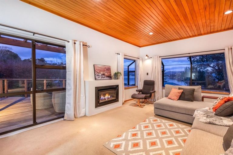 Photo of property in 77 Paremata Road, Paremata, Porirua, 5024