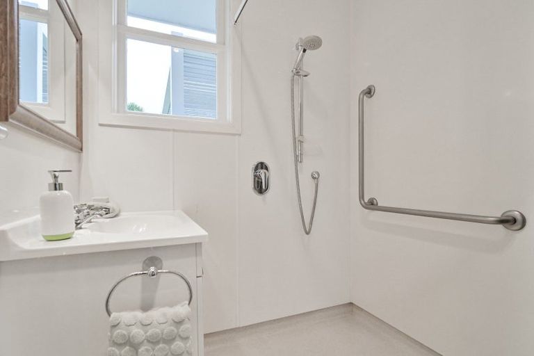 Photo of property in 10 Read Crescent, Clive, 4102