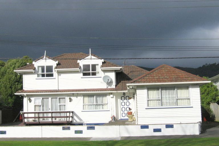 Photo of property in 3 Chittick Street, Stokes Valley, Lower Hutt, 5019