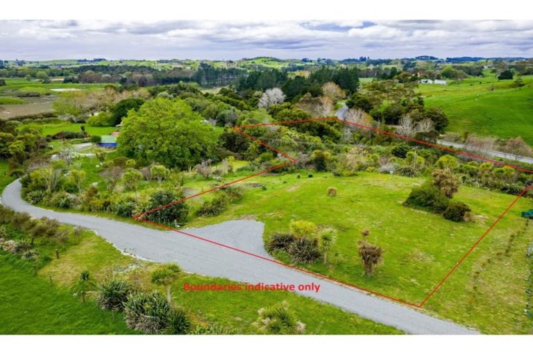 Photo of property in 126 Oneriri Road, Kaiwaka, 0573