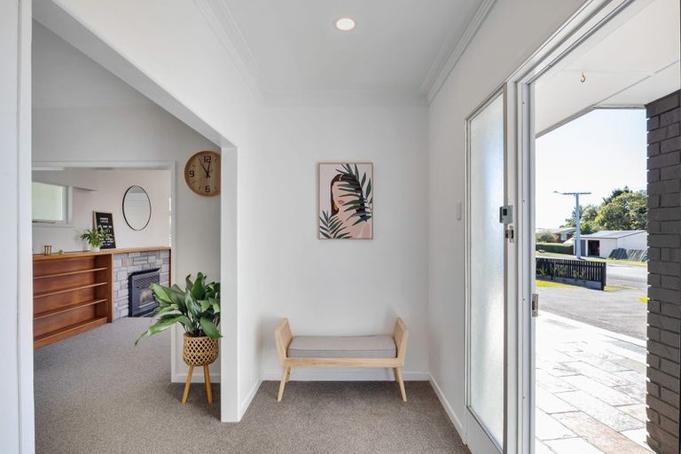 Photo of property in 16 Miro Street, Inglewood, 4330