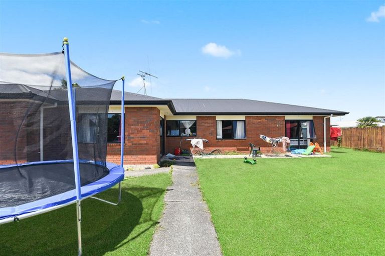 Photo of property in 1 Corsair Place, Melville, Hamilton, 3206