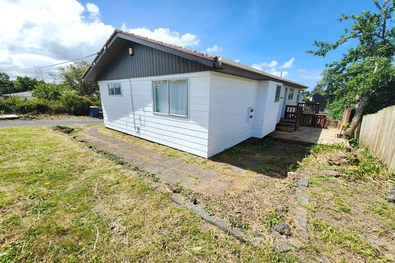 Photo of property in 22 Parrs Cross Road, Henderson, Auckland, 0612