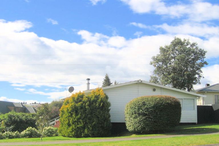 Photo of property in 32 Shepherd Road, Waipahihi, Taupo, 3330