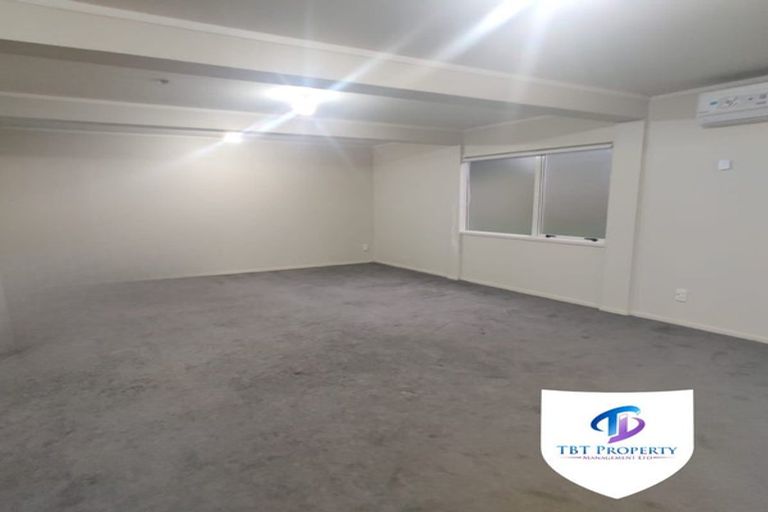 Photo of property in 3/240 Pakuranga Road, Pakuranga Heights, Auckland, 2010