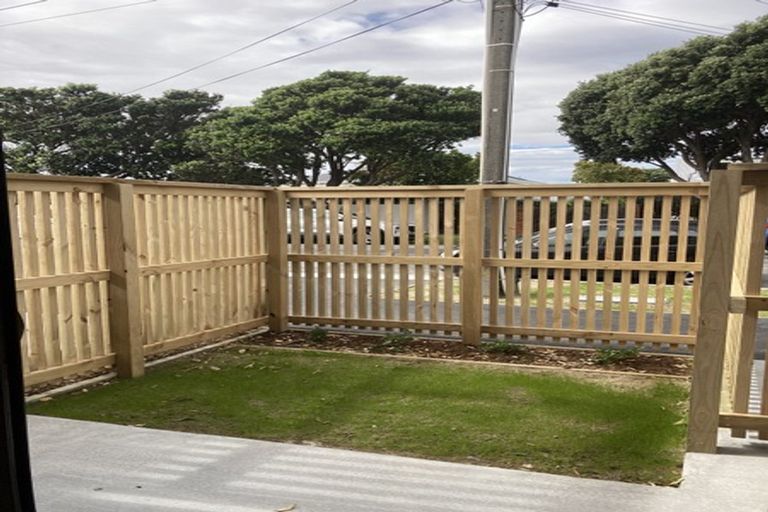 Photo of property in 16 Inglis Street, Seatoun, Wellington, 6022