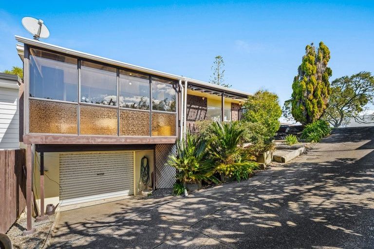 Photo of property in 1/20 Halldene Terrace, Red Beach, 0932