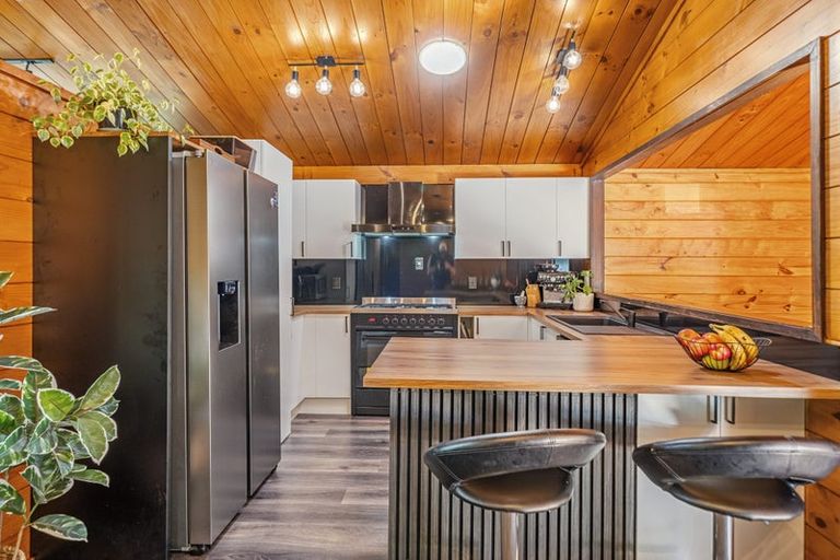 Photo of property in 135 Plateau Road, Te Marua, Upper Hutt, 5018