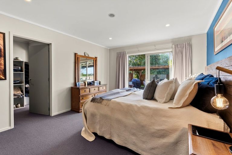 Photo of property in 23 Heta Road, Highlands Park, New Plymouth, 4312