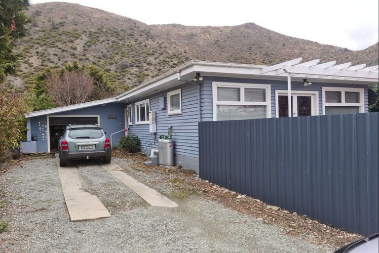 Photo of property in 77 Bledisloe Street, Kurow, 9435