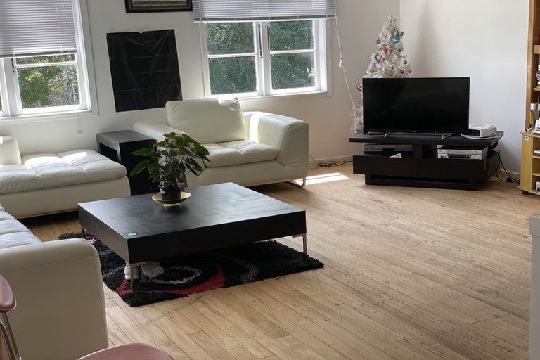 Photo of property in 76 Verran Road, Birkdale, Auckland, 0626