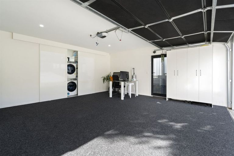 Photo of property in 7a Halcombe Place, Green Bay, Auckland, 0604