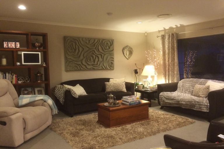 Photo of property in 16 Sayes Close, East Tamaki, Auckland, 2013