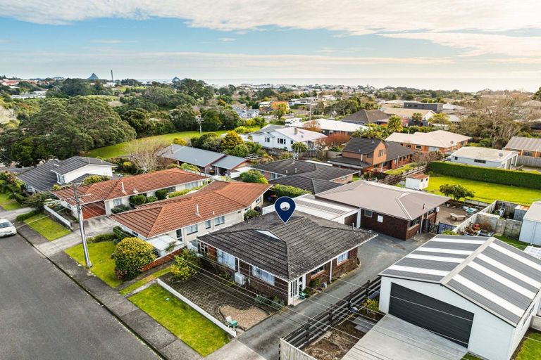 Photo of property in 5 Union Street, Merrilands, New Plymouth, 4312