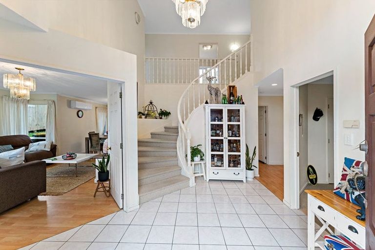 Photo of property in 25 Bronte Place, Somerville, Auckland, 2014