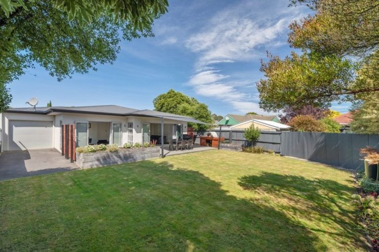 Photo of property in 15 Colesbury Street, Bishopdale, Christchurch, 8053