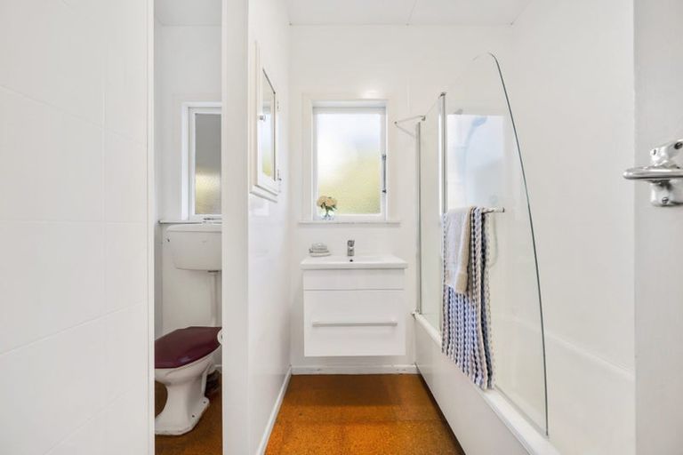 Photo of property in 98 Karepa Street, Brooklyn, Wellington, 6021