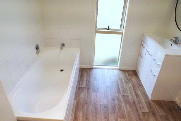 Photo of property in 50a Kitchener Road, Waiuku, 2123