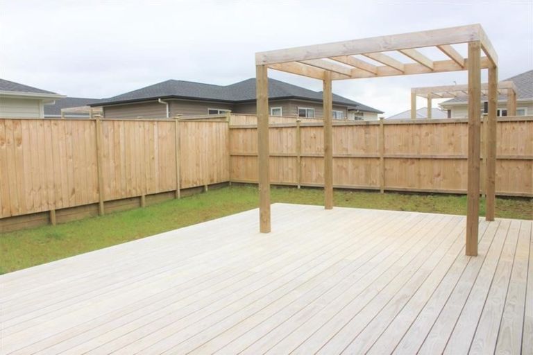 Photo of property in 3 Brumbie Way, Karaka, Papakura, 2113