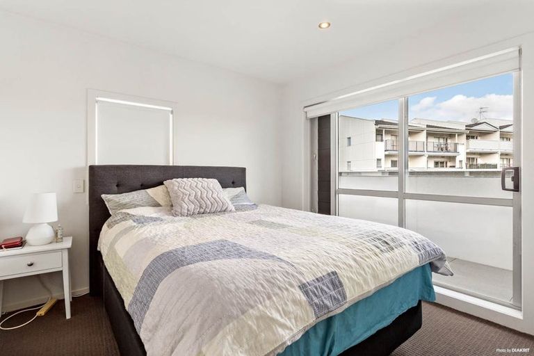 Photo of property in 13b/60 Masons Road, Oteha, Auckland, 0632