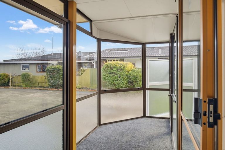 Photo of property in 2/508 Saint Aubyn, Hastings, 4122