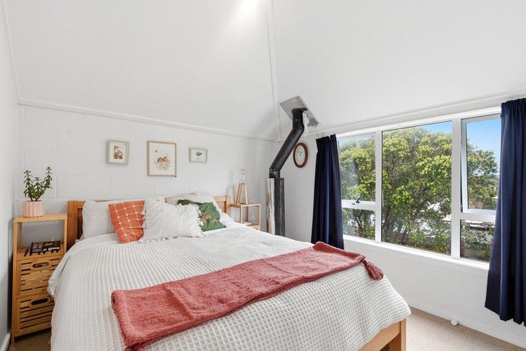 Photo of property in 116 Akaroa Drive, Maupuia, Wellington, 6022