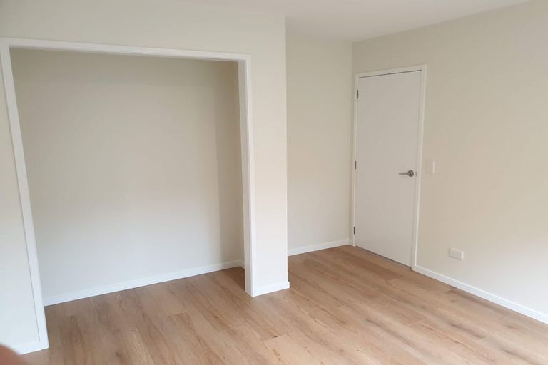 Photo of property in 2/1 Tallington Crescent, Torbay, Auckland, 0630