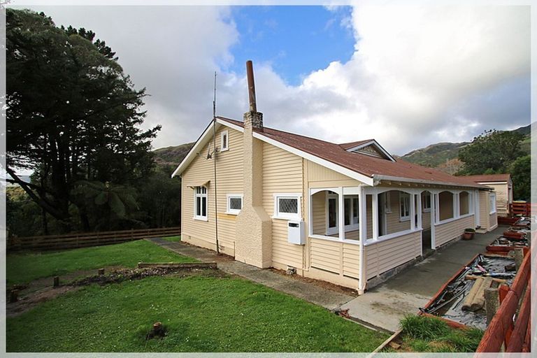 Photo of property in 3 Hay Street, Shannon, Palmerston North, 4474