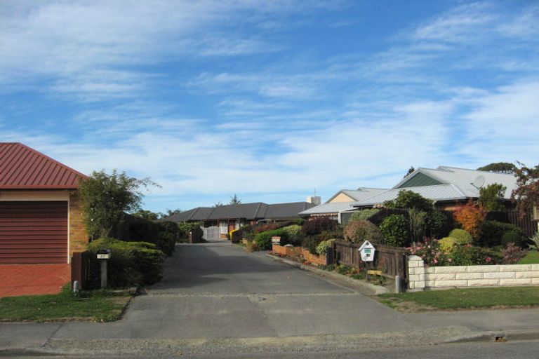 Photo of property in 18 Takaro Avenue, Sockburn, Christchurch, 8042