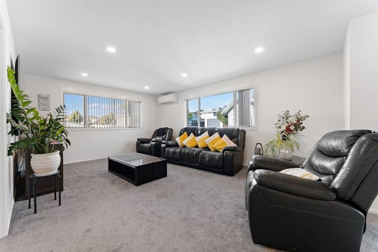 Photo of property in 24 Glendene Avenue, Glendene, Auckland, 0602