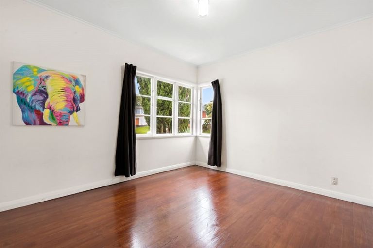 Photo of property in 2/85 Diana Drive, Glenfield, Auckland, 0627