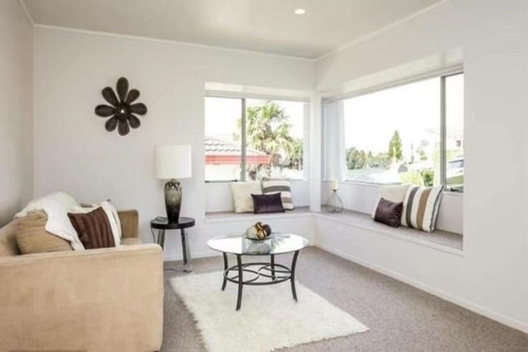 Photo of property in 1 Bridgehead Cove, West Harbour, Auckland, 0618
