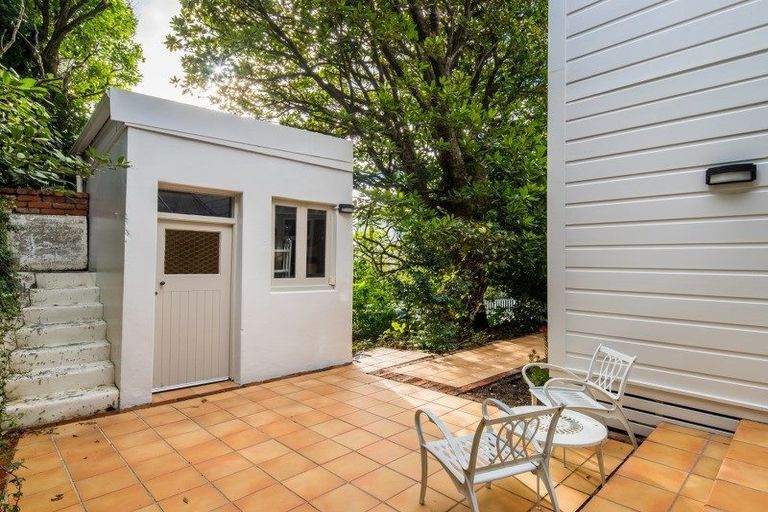 Photo of property in 46 Aurora Terrace, Kelburn, Wellington, 6012