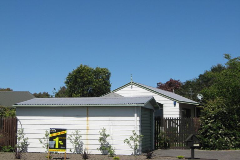 Photo of property in 10 Dunbarton Street, Redwood, Christchurch, 8051