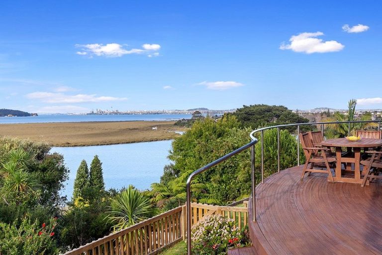 Photo of property in 187 West Harbour Drive, West Harbour, Auckland, 0618