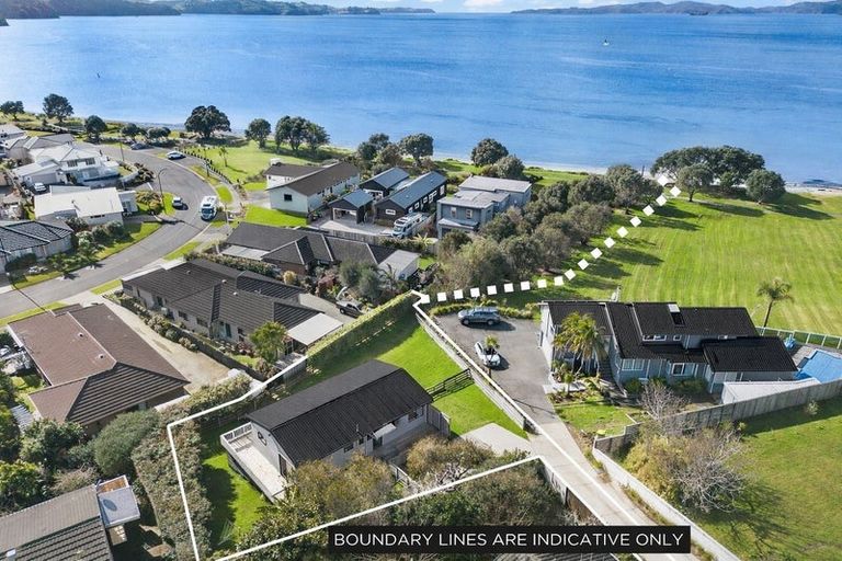 Photo of property in 18 Kahurangi Place, Snells Beach, 0920